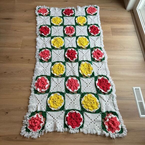 VTG Handmade 3D Granny Square Flower Floral Knit Blanket Throw 34x72 - Picture 2 of 5